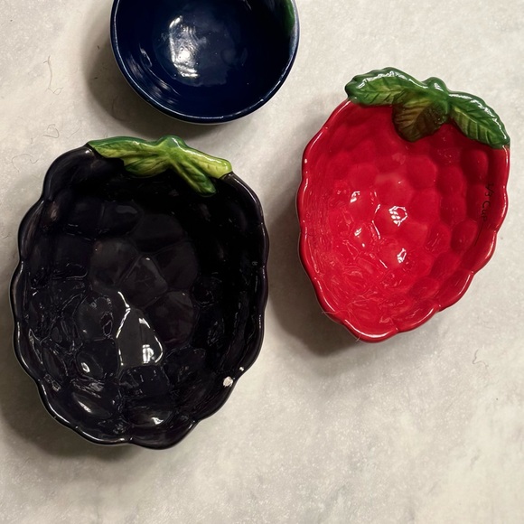 Pier 1 Other - Pier 1 Berry-Shaped Ceramic Bowls Set